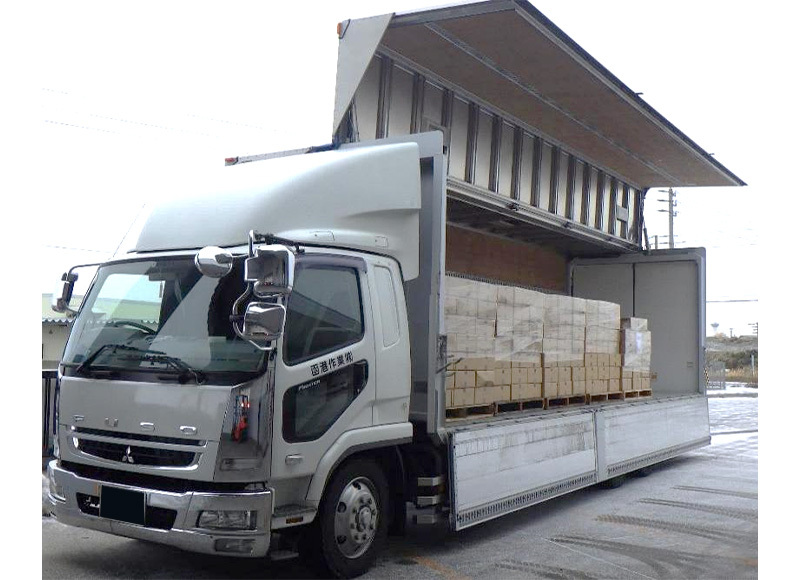 運送トラック（１０ｔウイング車）